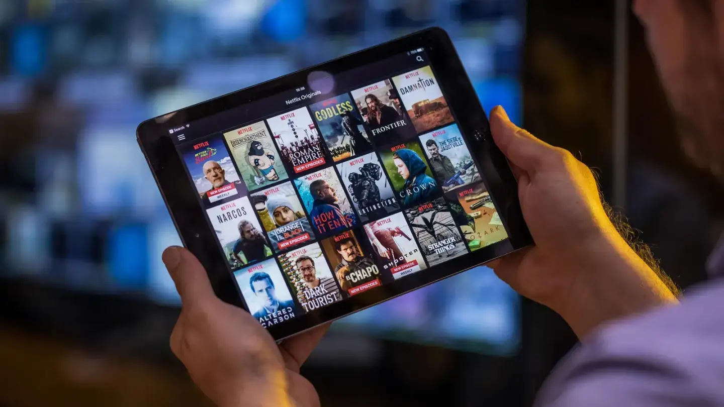 Streaming apps and live TV on a tablet — IPTV entertainment anywhere in Canada